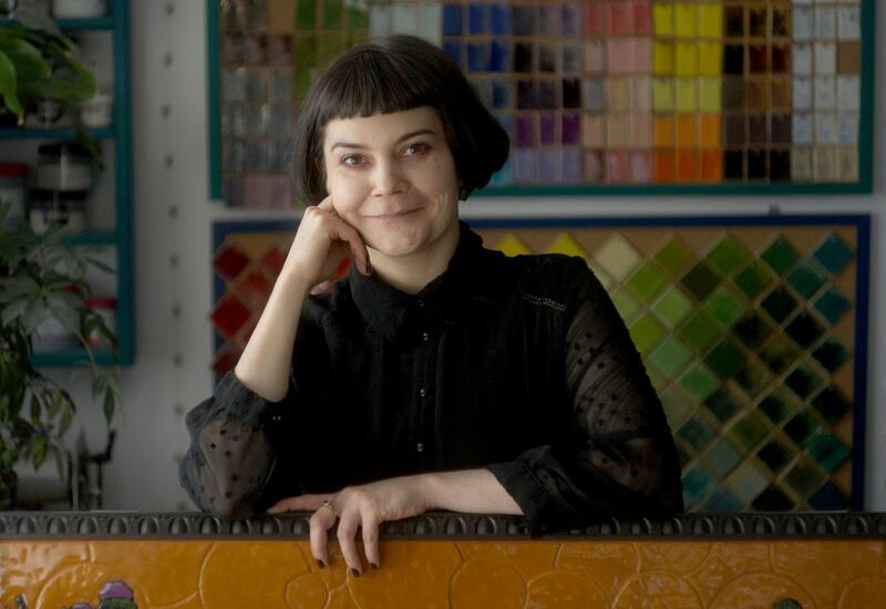 Od naporu zieleni runie ściana biała